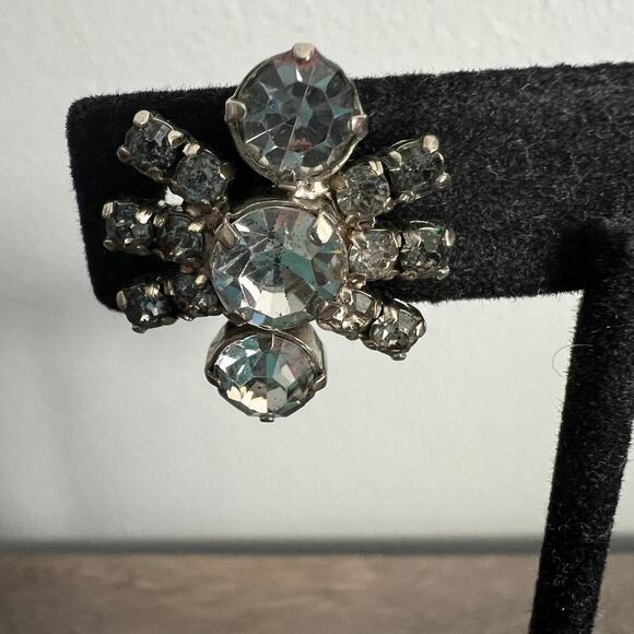 Vintage Rhinestone Studded Dazzling Cluster Burst Ornate Screw Back Earrings - Picture 8 of 9